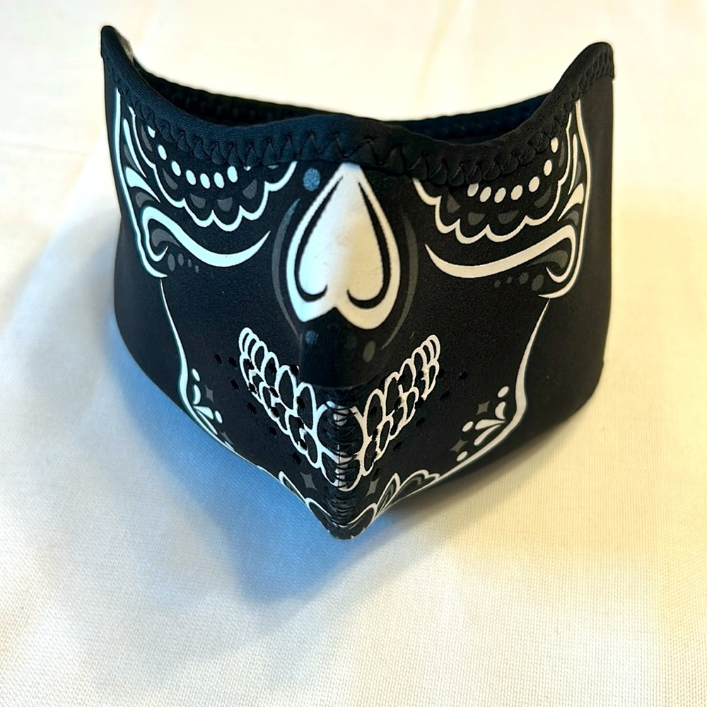 Black Skull Design Face Mask NWOT